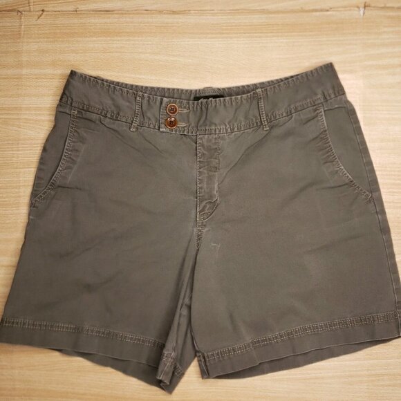 Eddie Bauer Womens Green Mercer Fit Hiking Shorts 8 - Picture 1 of 7